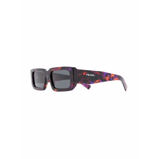 tortoiseshell-effect sunglasses