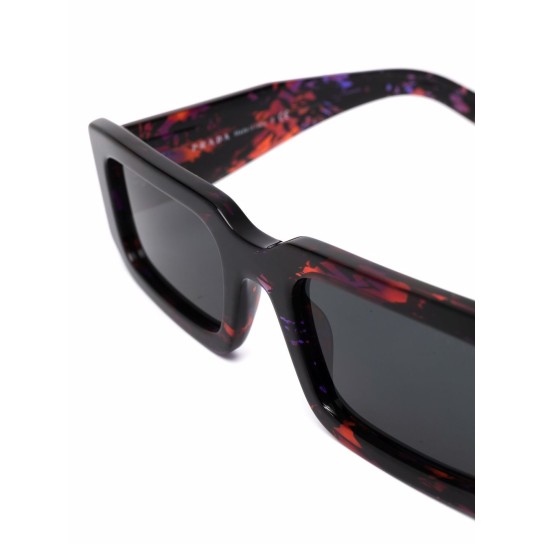 tortoiseshell-effect sunglasses