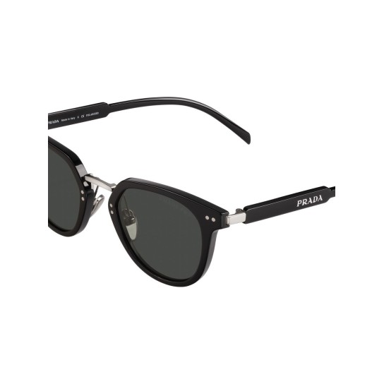 oval-frame sunglasses