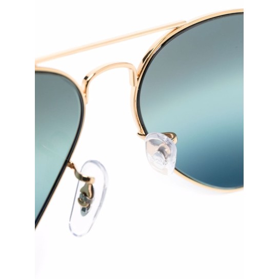 aviator-frame sunglasses